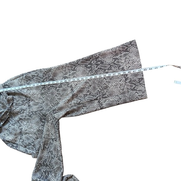 Aritzia Babaton Altamiro Flutter Sleeveless Jumpsuit- Snakeskin- Size 4 - Picture 14 of 14